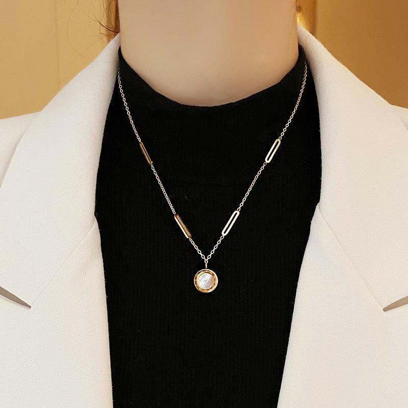 Sleek Round Pendant Necklace - The Nichole Collection